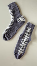 画像をギャラリービューアに読み込む, Frost Fern Socks
